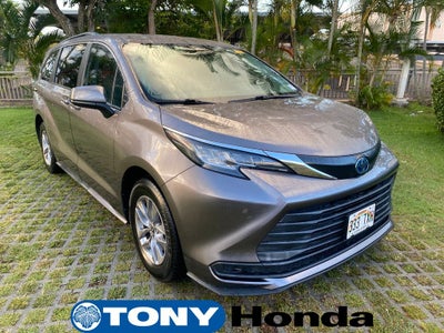 2022 Toyota Sienna LE 8 Passenger