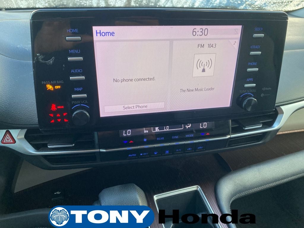2022 Toyota Sienna LE 8 Passenger