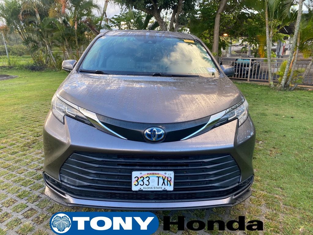 2022 Toyota Sienna LE 8 Passenger