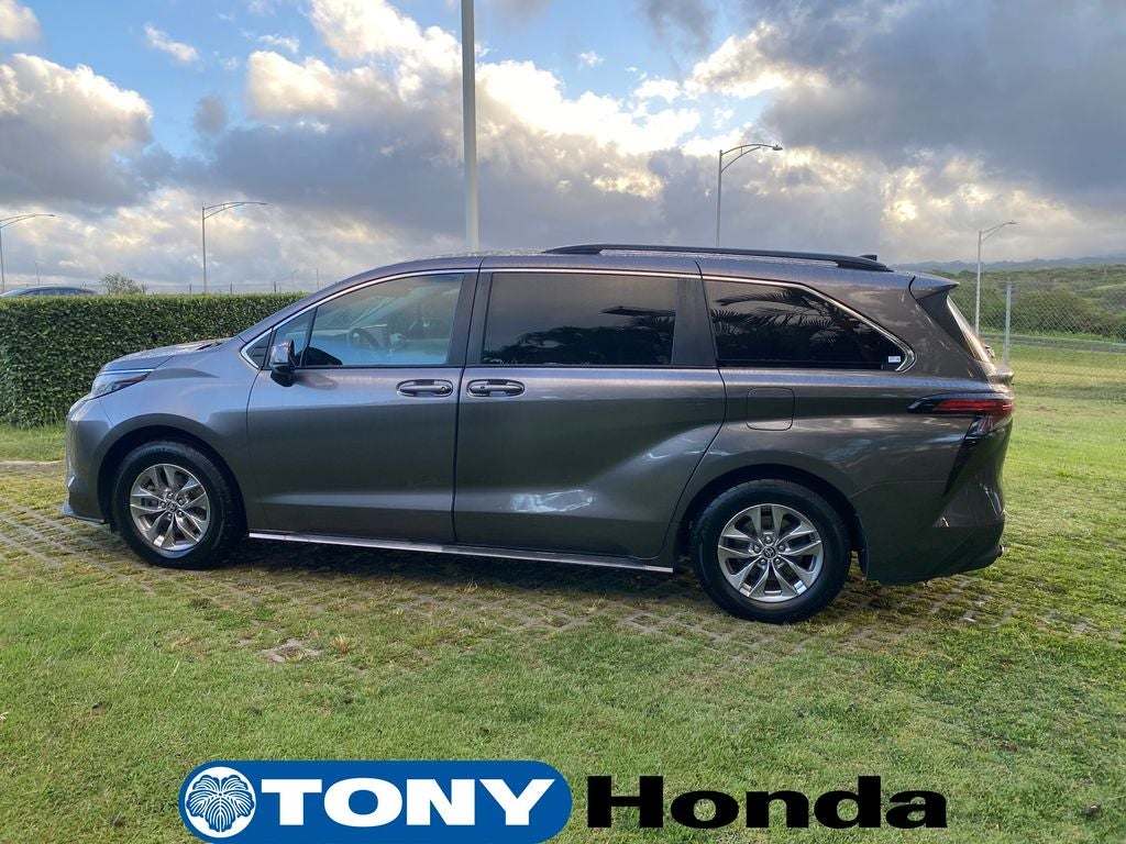 2022 Toyota Sienna LE 8 Passenger