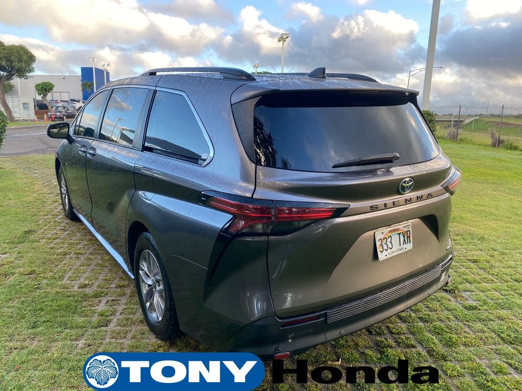 2022 Toyota Sienna LE 8 Passenger