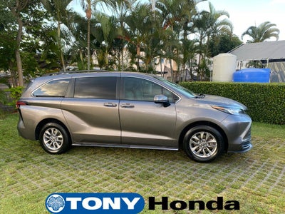 2022 Toyota Sienna LE 8 Passenger