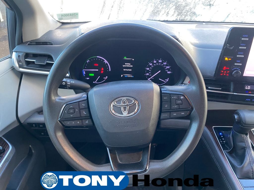2022 Toyota Sienna LE 8 Passenger