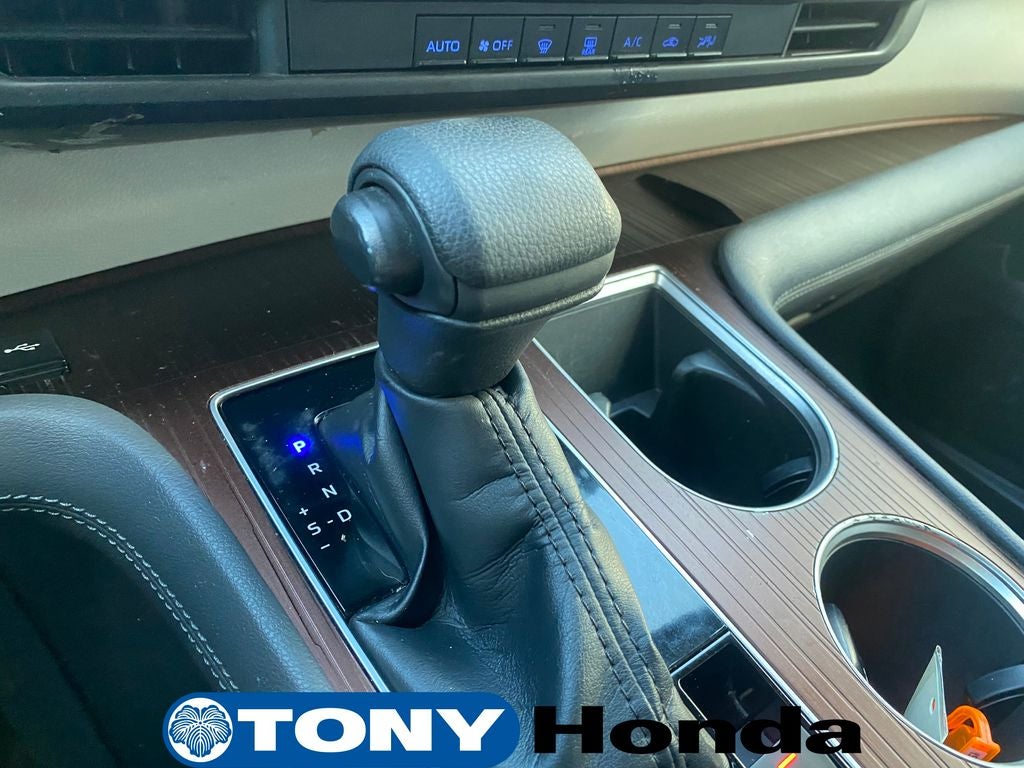 2022 Toyota Sienna LE 8 Passenger