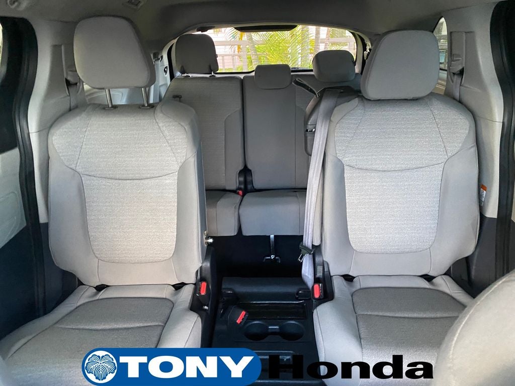 2022 Toyota Sienna LE 8 Passenger