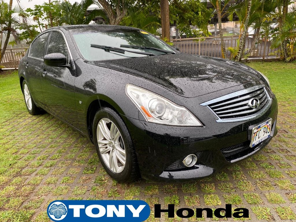 2015 INFINITI Q40 Base