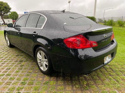 2015 INFINITI Q40 Base
