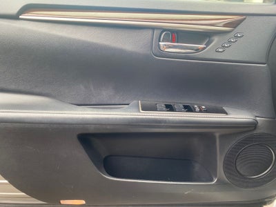 2016 Lexus ES 300h