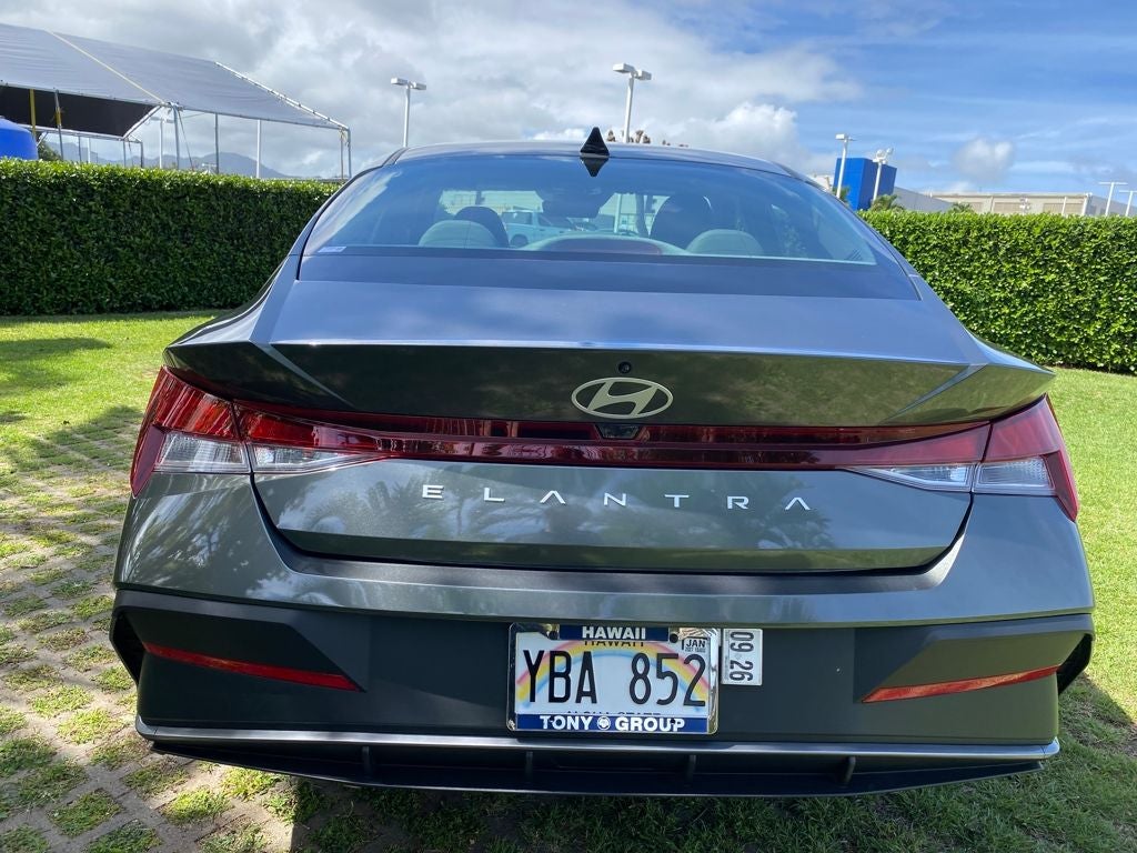 2025 Hyundai Elantra SE