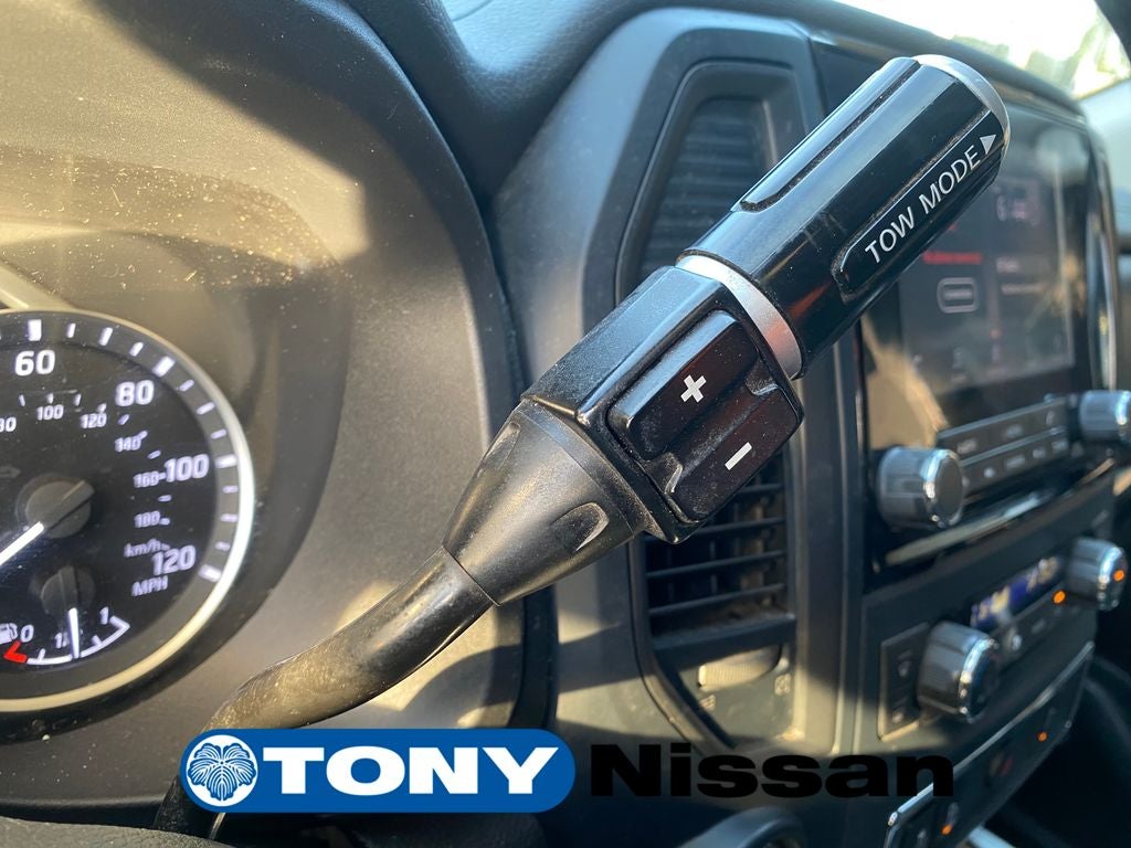 2023 Nissan Titan SV