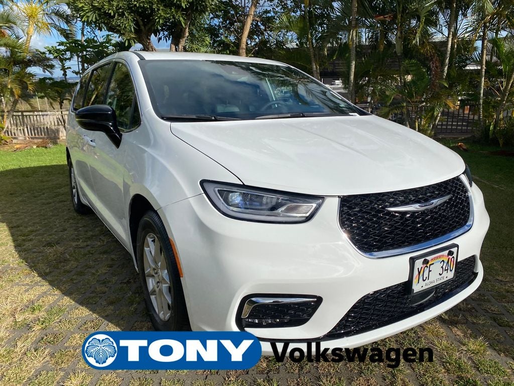 2026 Chrysler Pacifica Select's photo