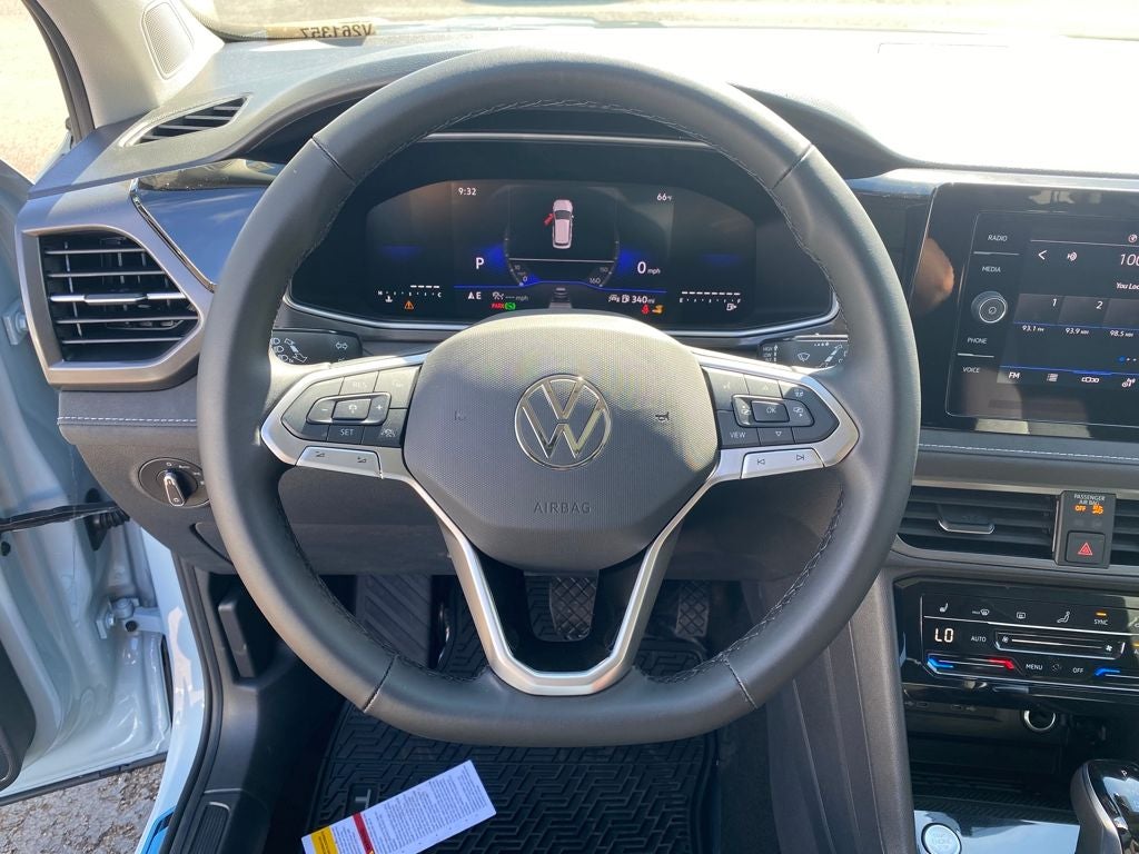 2026 Volkswagen Taos 1.5T SE Black