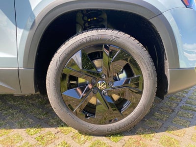 2026 Volkswagen Taos 1.5T SE Black