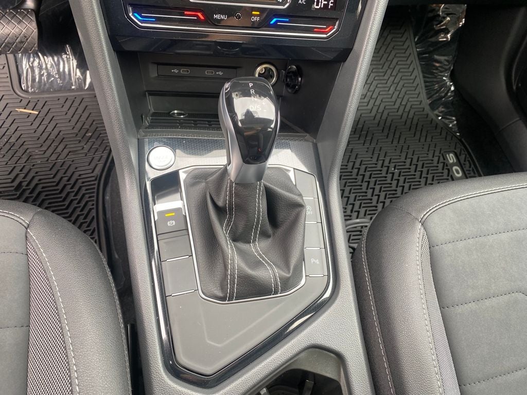 2026 Volkswagen Taos 1.5T SE Black