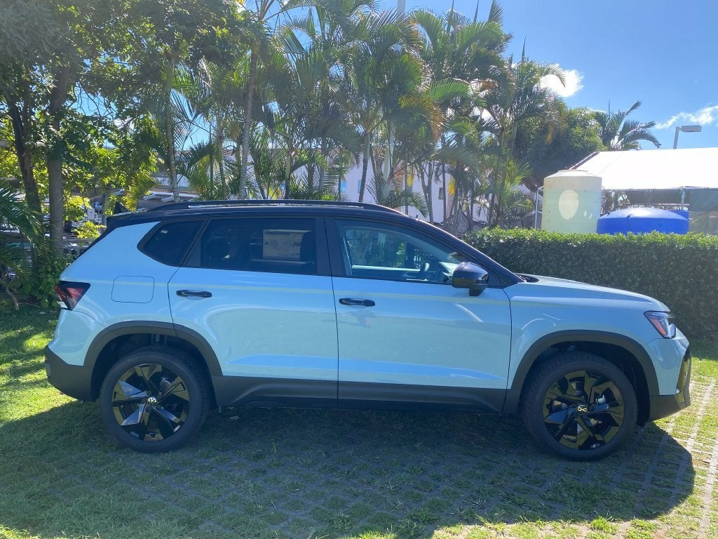2027 Volkswagen Taos 1.5T SE Black