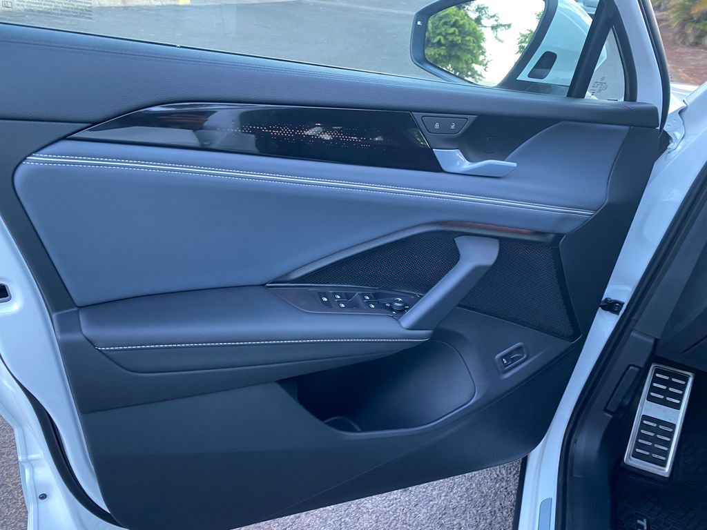 2026 Volkswagen Tiguan 2.0T SEL R-Line