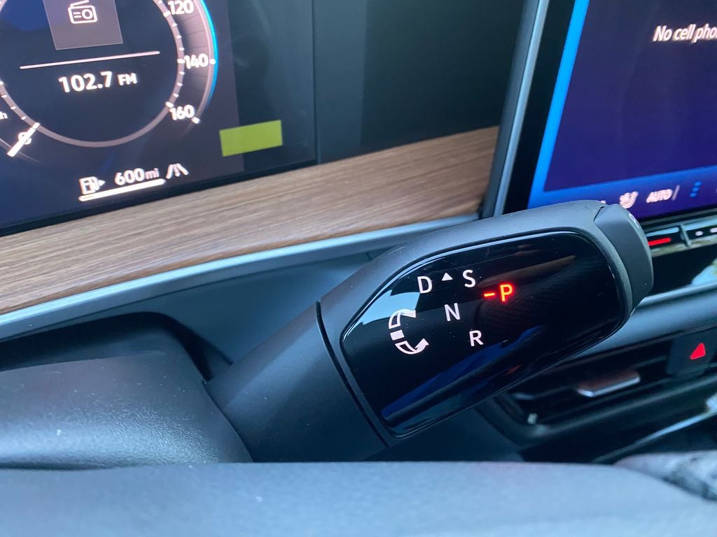 2026 Volkswagen Tiguan 2.0T SEL R-Line