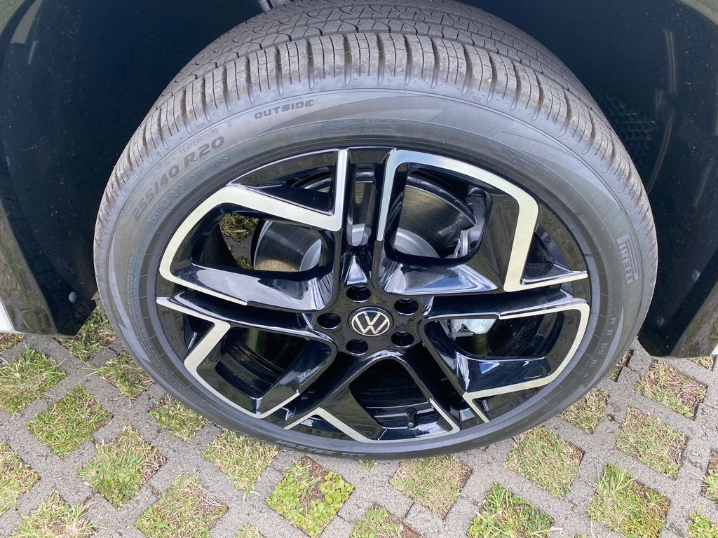 2026 Volkswagen Tiguan 2.0T SEL R-Line