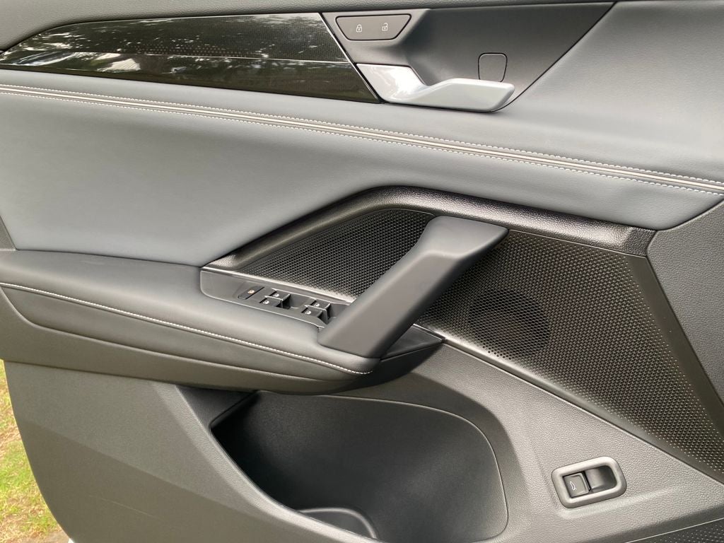 2026 Volkswagen Tiguan 2.0T SEL R-Line