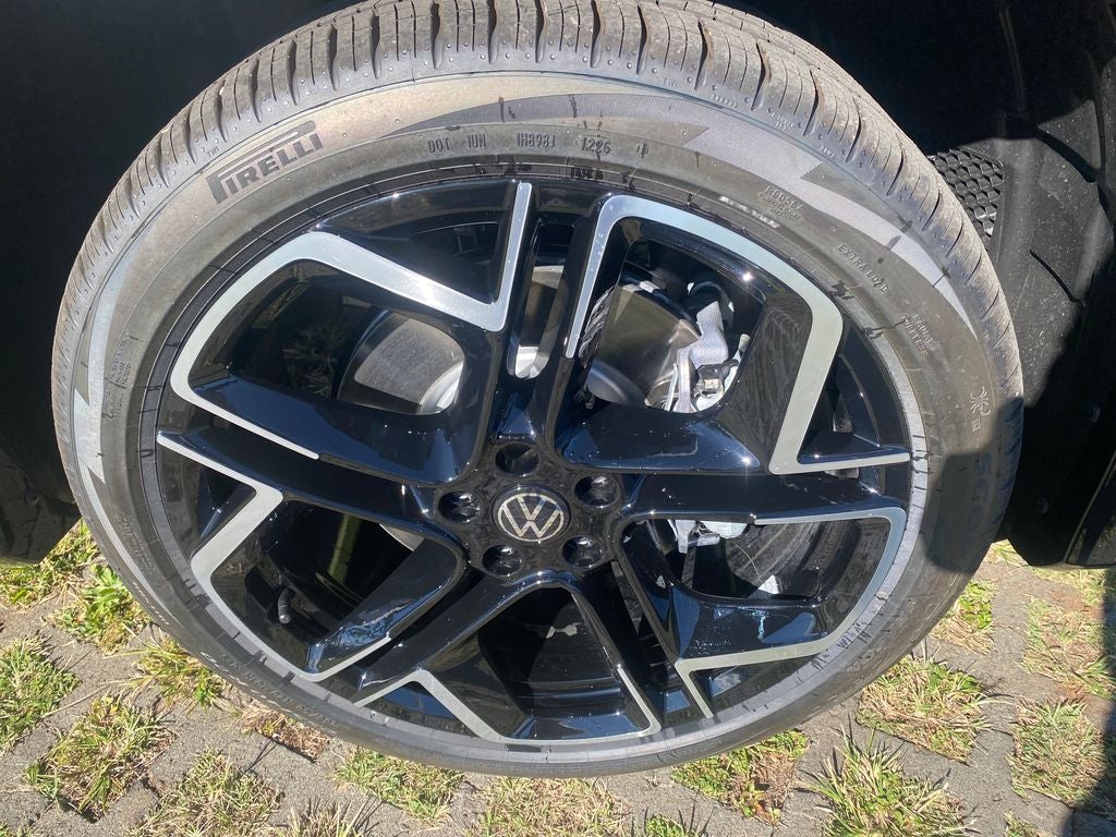 2026 Volkswagen Tiguan 2.0T SEL R-Line