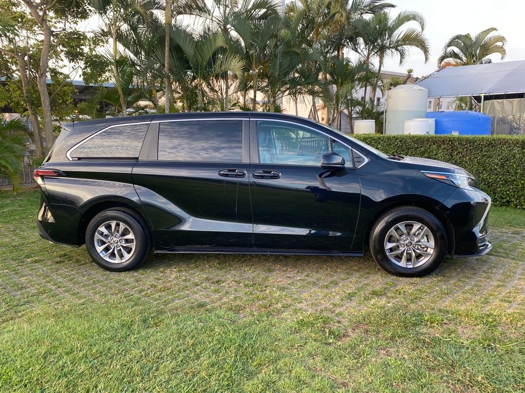 2024 Toyota Sienna Base